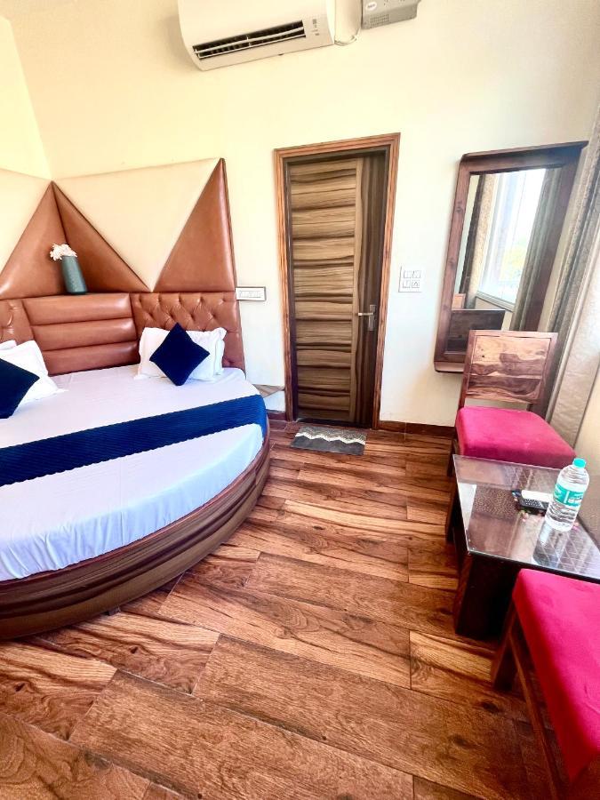 Hotel Woodcrest Zirakpur Chandigarh- Best Family Hotel - Luxurious Rooms - Unit Of Sidham Group Eksteriør bilde