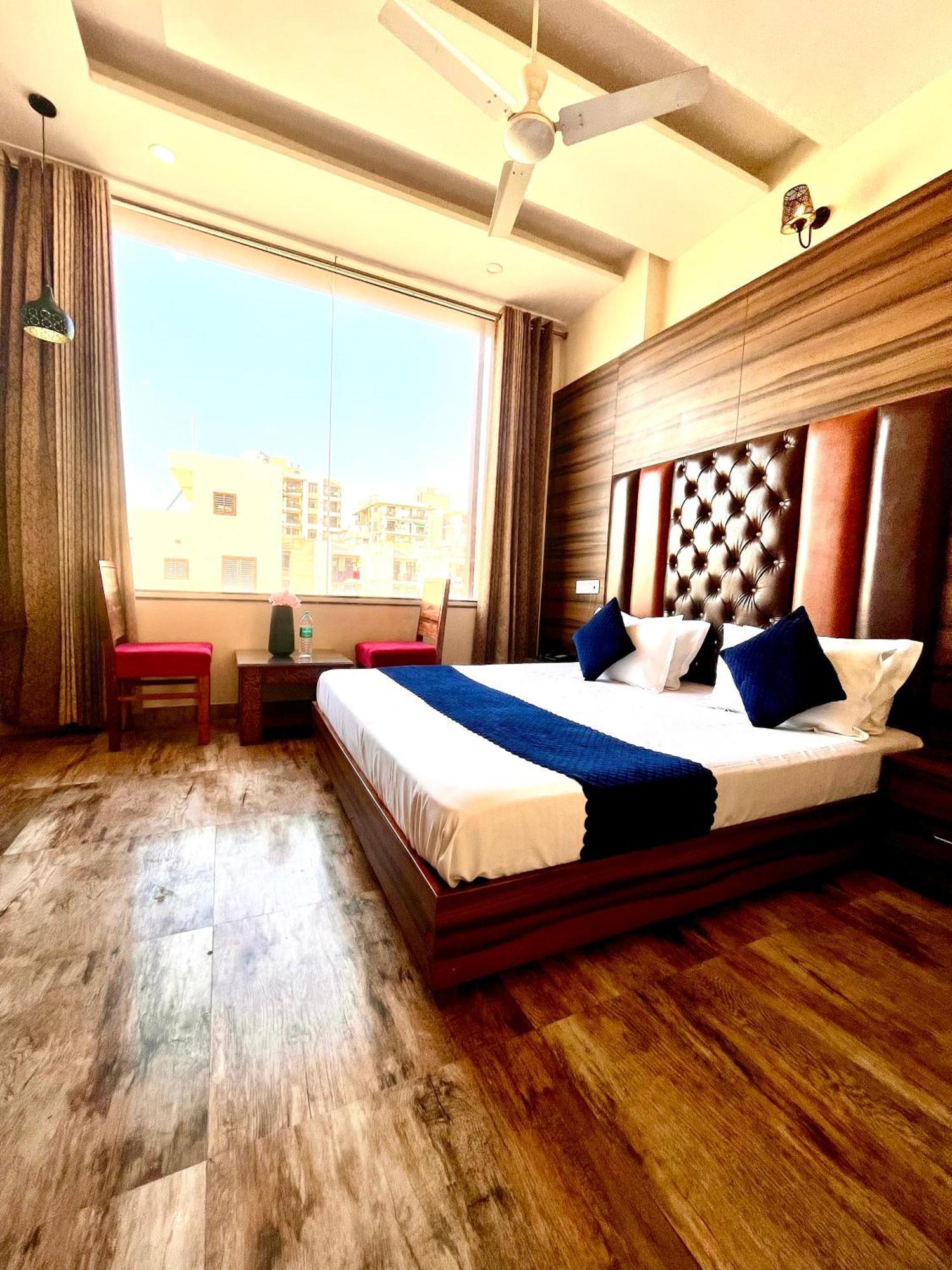 Hotel Woodcrest Zirakpur Chandigarh- Best Family Hotel - Luxurious Rooms - Unit Of Sidham Group Eksteriør bilde